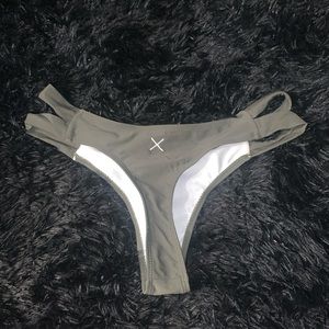 Boutine La Dual Strap Bottom